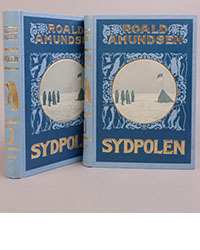 <b>Scandinavian Art & Rare Books Auctions, Dec. 4:</b> ROALD AMUNDSEN: «Sydpolen» [ The South Pole] 1912. First edition in jackets and publisher's slip case.